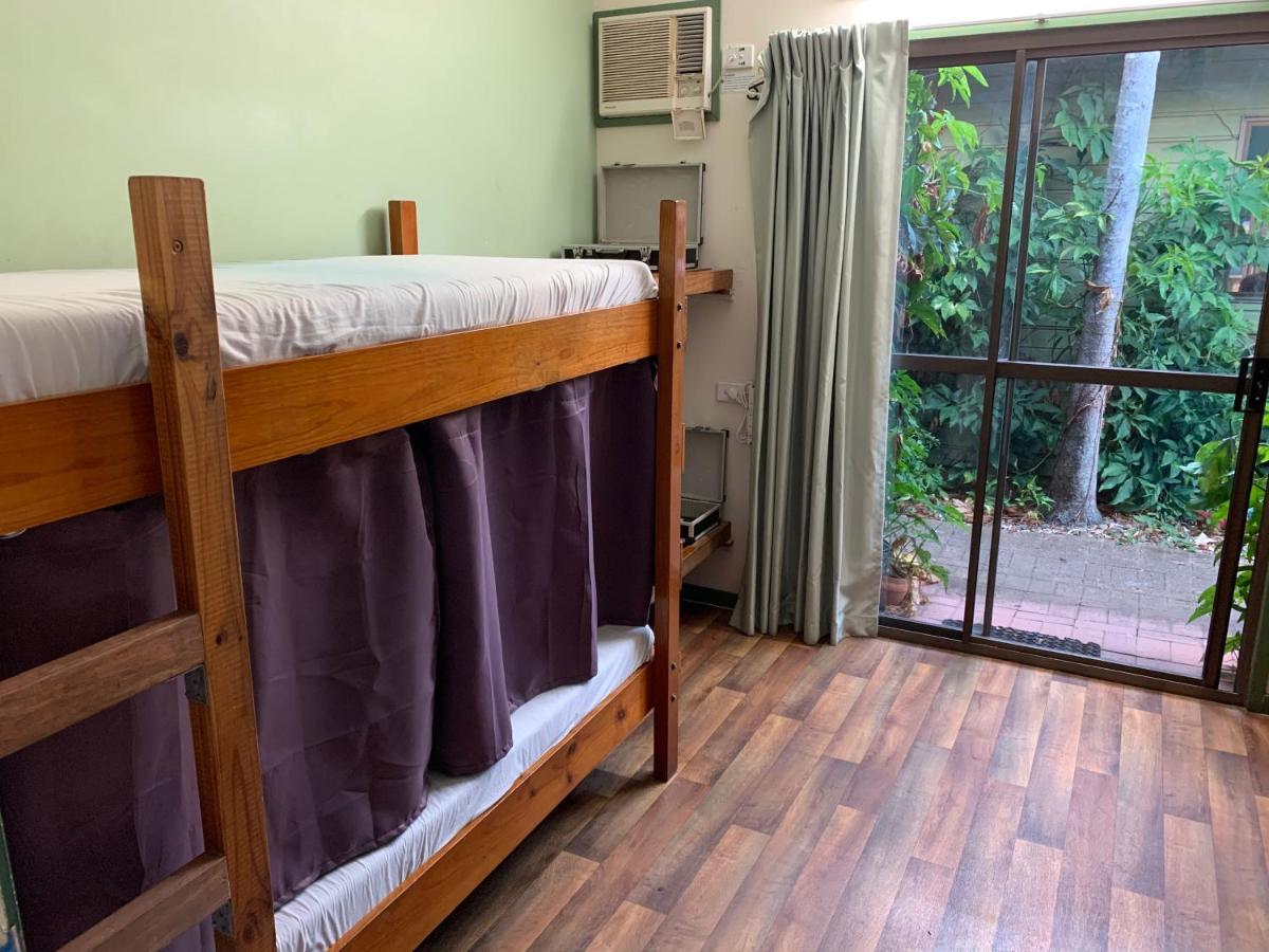 Backpackers By The Bay Pansiyon Airlie Beach Dış mekan fotoğraf