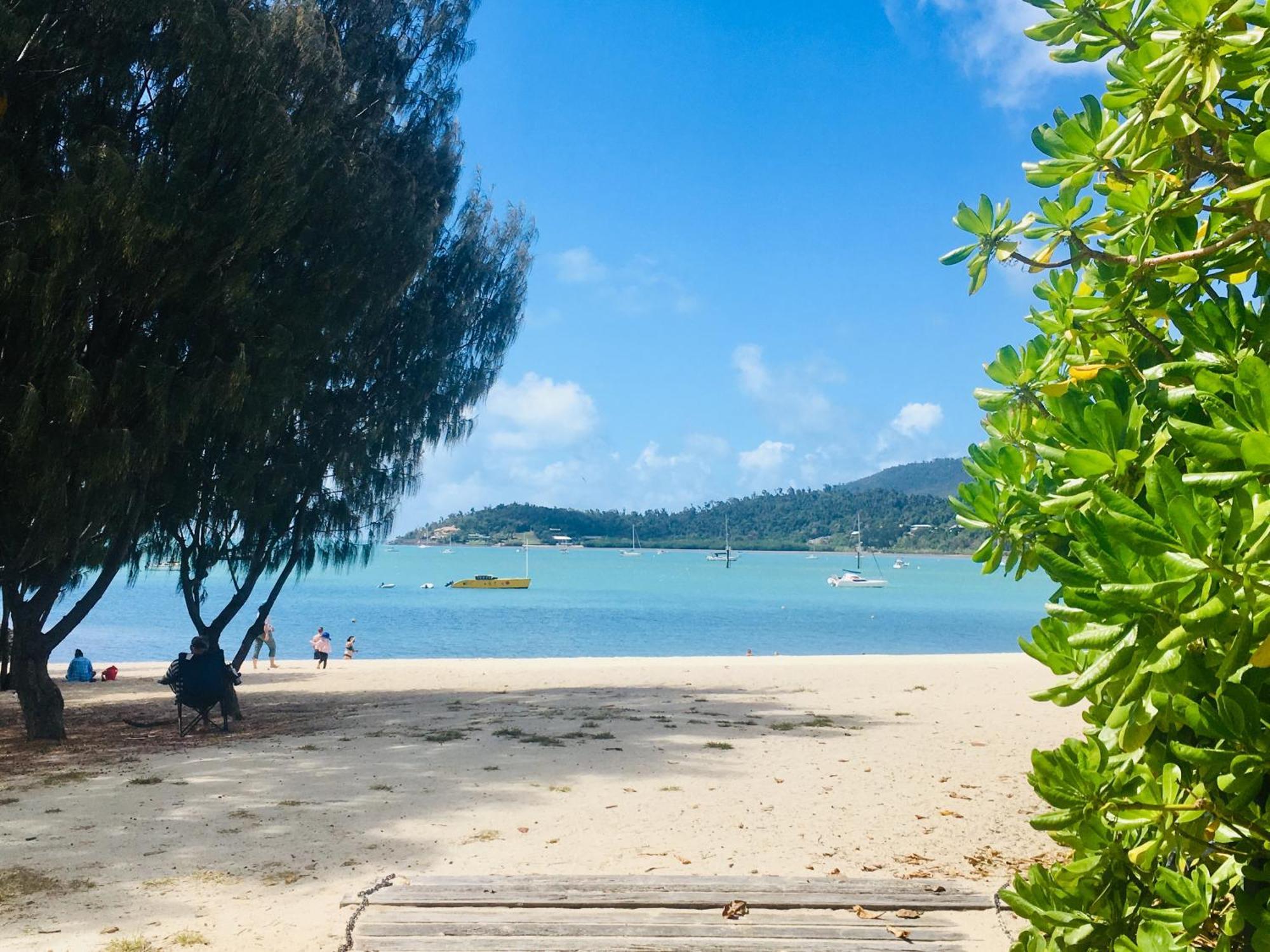 Backpackers By The Bay Pansiyon Airlie Beach Dış mekan fotoğraf