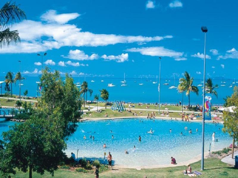Backpackers By The Bay Pansiyon Airlie Beach Dış mekan fotoğraf
